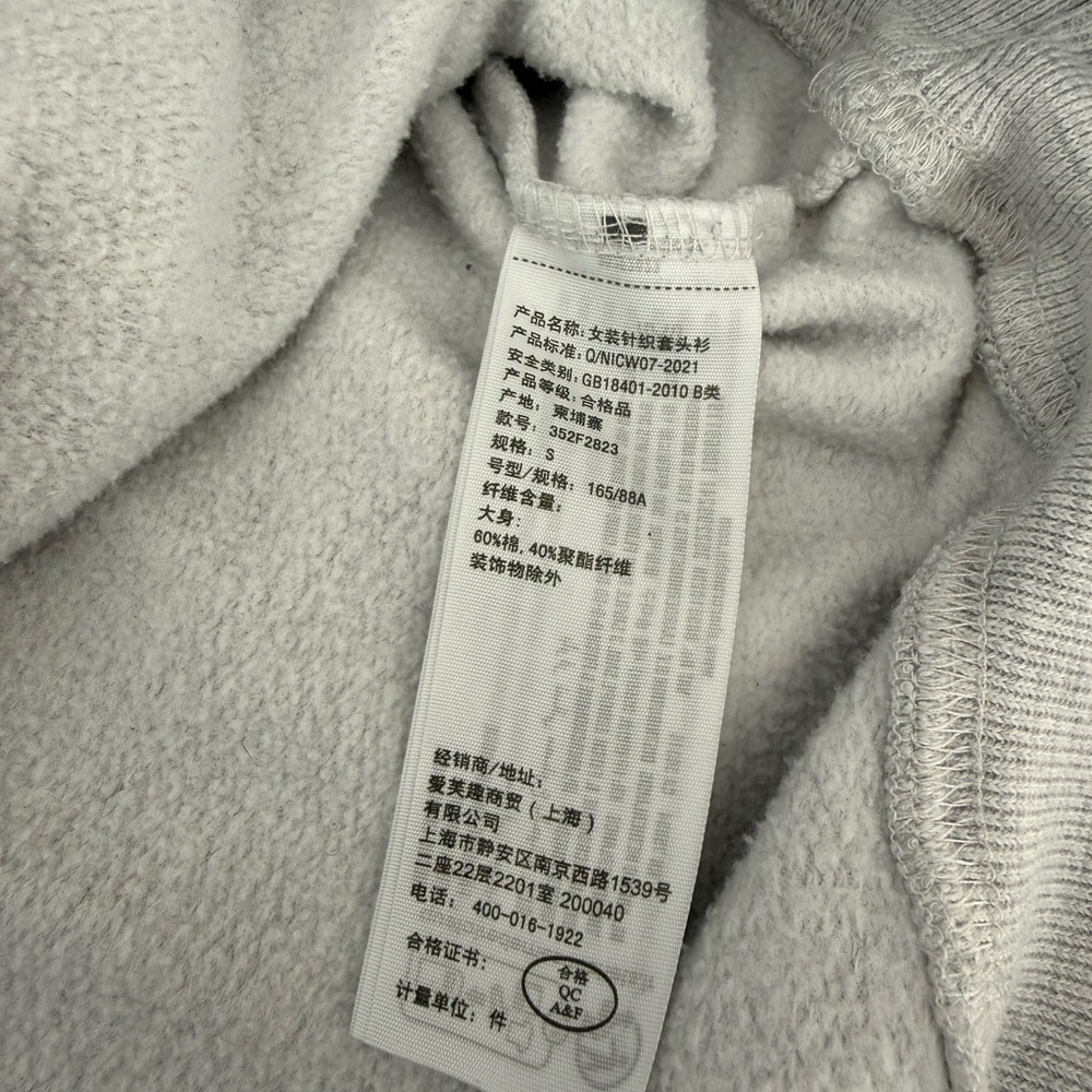 Hollister Cozy Light Gray Sweatshirt - Picture 6 of 7
